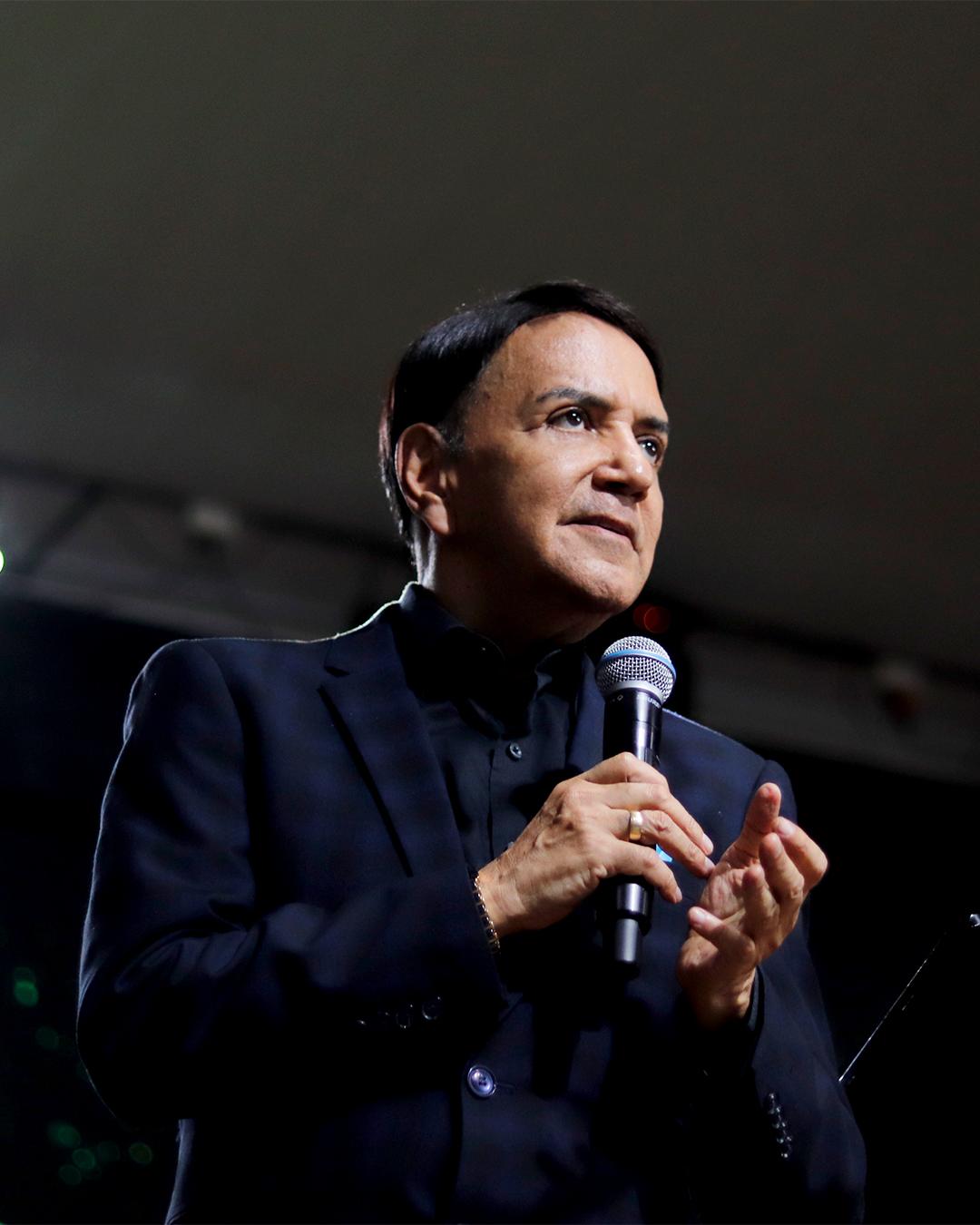 Pastor Guillermo Martínez